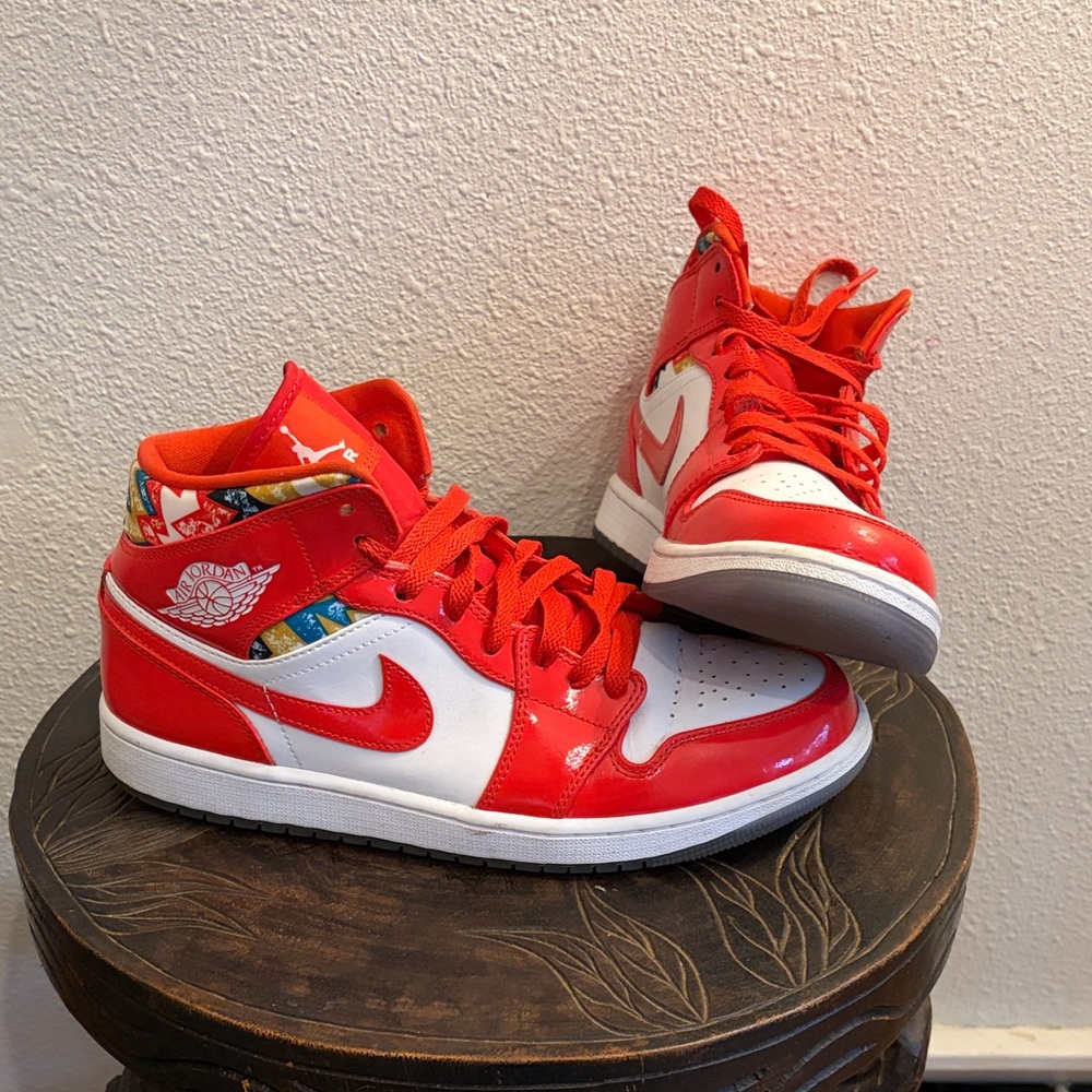 Air Jordan 1 mid SE Barcelona chili red / white pollen size men’s 9.5